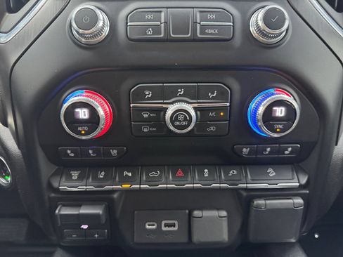 Used 2023 GMC Sierra 3500 AT4 w/ AT4 Preferred Package AWD/4WD image 20