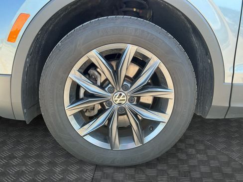 Used 2023 Volkswagen Tiguan SE w/ Panoramic Sunroof Package AWD/4WD image 14