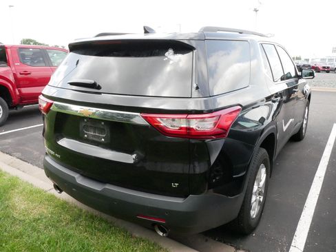 Used 2020 Chevrolet Traverse LT w/ Driver Confidence II Package AWD/4WD image 4