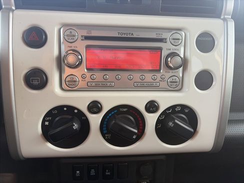 Used 2012 Toyota FJ Cruiser Base image 19