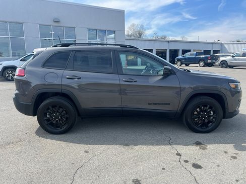 Used 2023 Jeep Cherokee Altitude Lux image 4