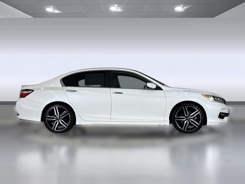 Used 2017 Honda Accord Sport image 7