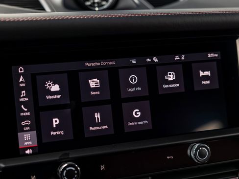 Certified 2025 Porsche Macan AWD/4WD image 55