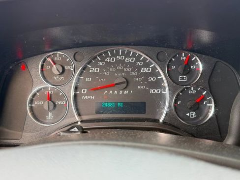 Used 2024 Chevrolet Express 2500 w/ Driver Convenience Package image 13
