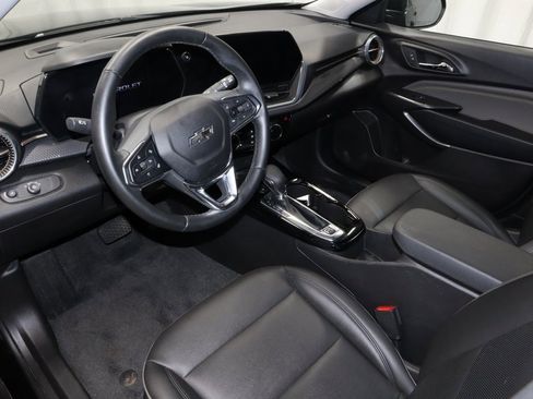 Used 2025 Chevrolet Trax ACTIV w/ Sunroof Package image 24