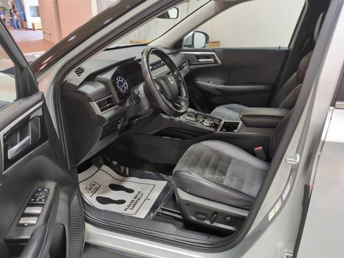 Used 2024 Mitsubishi Outlander SE AWD/4WD image 16