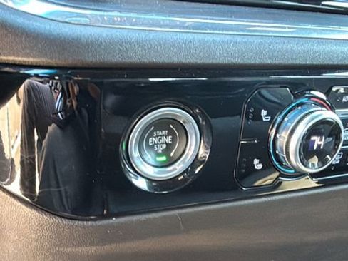 Used 2024 GMC Sierra 1500 SLT image 28