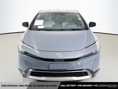 Used 2024 Toyota Prius XLE FWD image 2