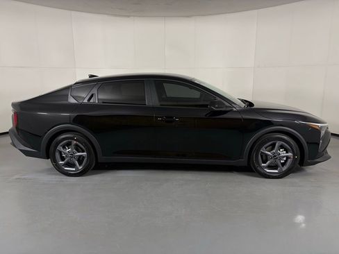 New 2026 Kia K4 FWD image 9