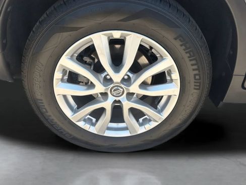 Used 2020 Nissan Rogue SV FWD image 34