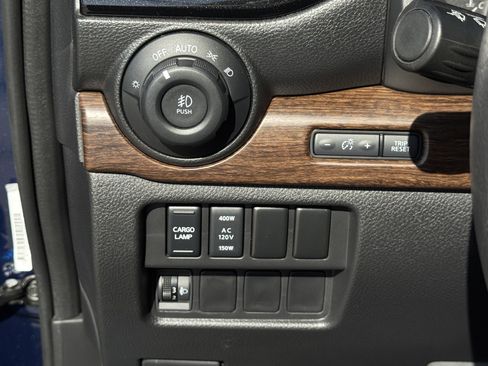 Used 2024 Nissan Titan Platinum Reserve w/ Moonroof Package image 25