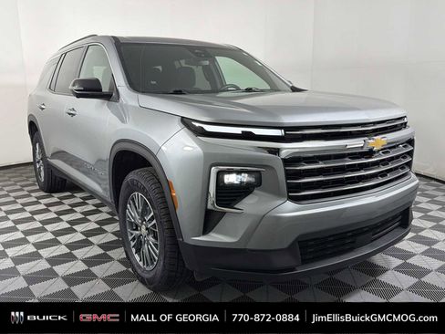 Certified 2024 Chevrolet Traverse LT image 2