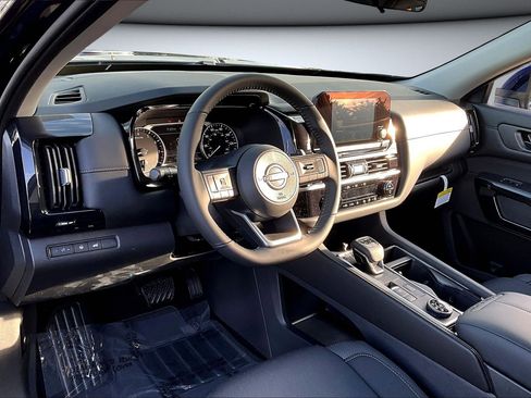 New 2025 Nissan Pathfinder SV image 7