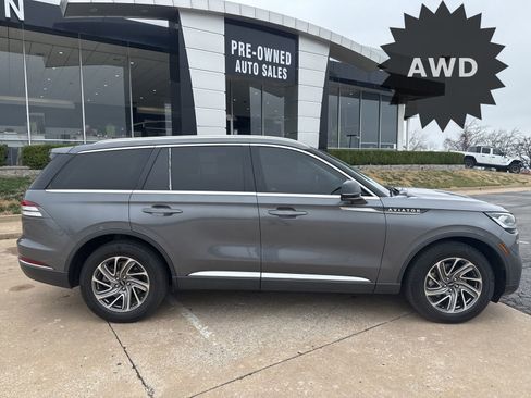 Used 2021 Lincoln Aviator AWD image 2