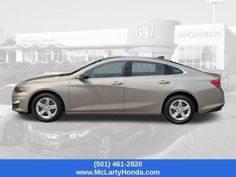 Used 2022 Chevrolet Malibu LS FWD image 2