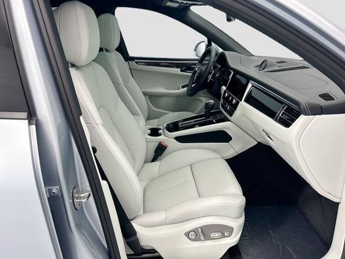 Used 2026 Porsche Macan AWD/4WD image 21
