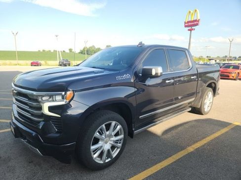 Used 2022 Chevrolet Silverado 1500 High Country w/ High Country Premium Package AWD/4WD image 14