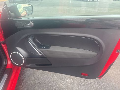 Used 2012 Volkswagen Beetle Launch Edition image 18