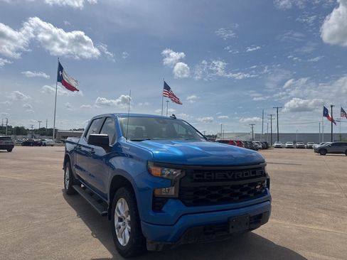Used 2022 Chevrolet Silverado 1500 Custom RWD image 2