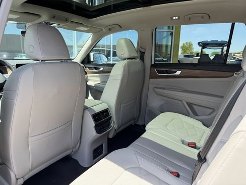 Used 2024 Volkswagen Atlas SE FWD image 35