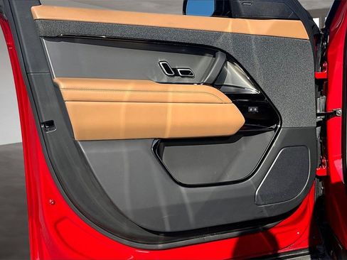 Used 2025 Land Rover Range Rover Sport SE image 18