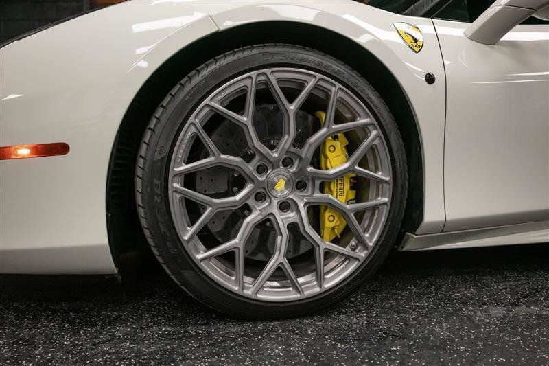 Used 2018 Ferrari 488 GTB RWD image 8