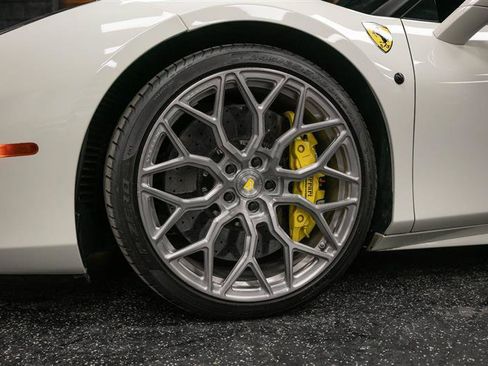Used 2018 Ferrari 488 GTB image 8