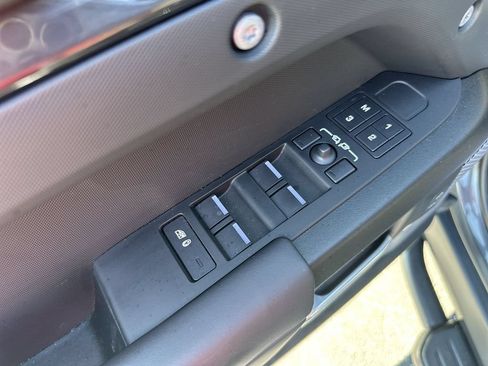 Used 2023 Land Rover Defender 110 AWD/4WD image 19