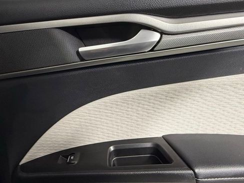 Used 2019 Ford Fusion SE w/ Equipment Group 151A image 29