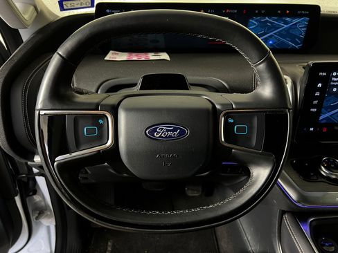Used 2025 Ford Expedition Platinum AWD/4WD image 9