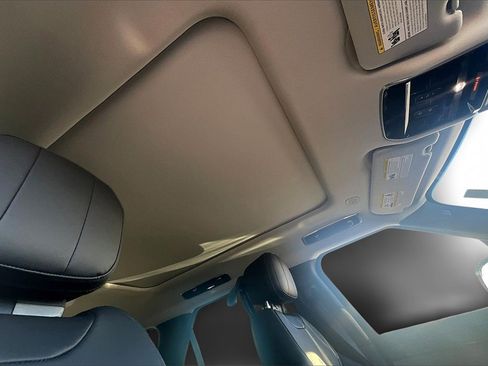 Used 2024 Land Rover Range Rover Sport SE image 17