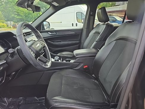 Certified 2025 Jeep Grand Cherokee Altitude image 20