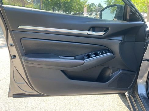 Used 2024 Nissan Altima 2.5 SR FWD image 19