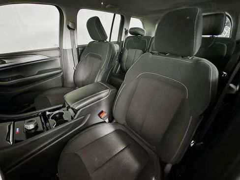 Used 2023 Jeep Grand Cherokee Laredo image 23