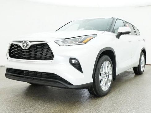 New 2026 Toyota Highlander Limited AWD/4WD image 19