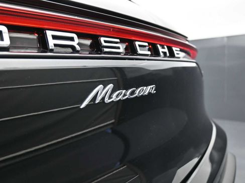 Certified 2025 Porsche Macan AWD/4WD image 26