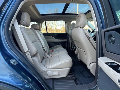 Used 2020 Lincoln Aviator Reserve w/ Equipment Group 201A image 30