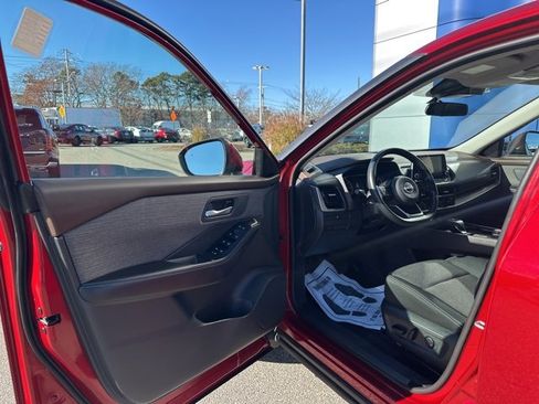 Used 2023 Nissan Rogue SV image 10