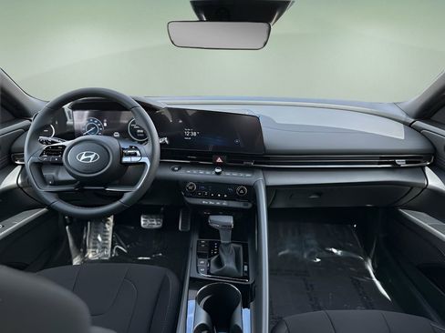 New 2025 Hyundai Elantra SEL image 11