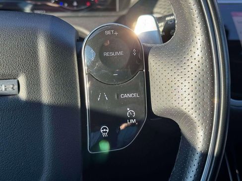 Used 2019 Land Rover Range Rover Velar R-Dynamic SE AWD/4WD image 26