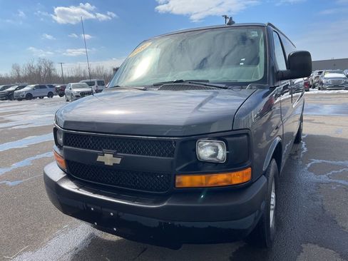 Used 2016 Chevrolet Express 3500 Extended image 3