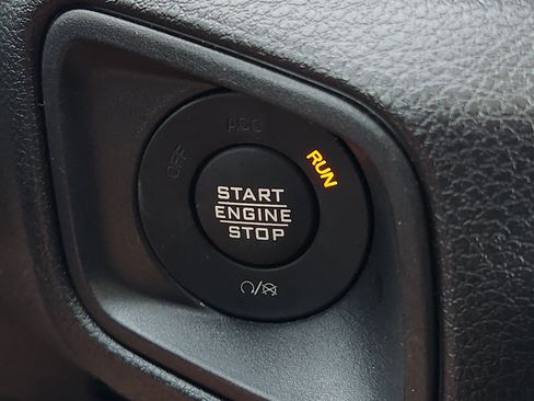 Used 2024 Jeep Gladiator Mojave AWD/4WD image 24