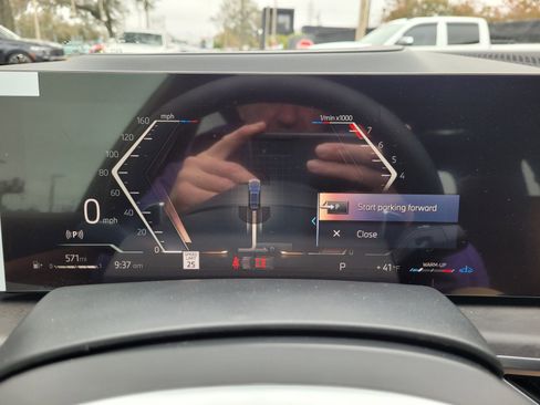 New 2025 BMW X7 xDrive40i w/ M Sport Package image 31