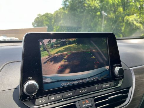 Used 2025 Nissan Altima 2.5 SV FWD image 19