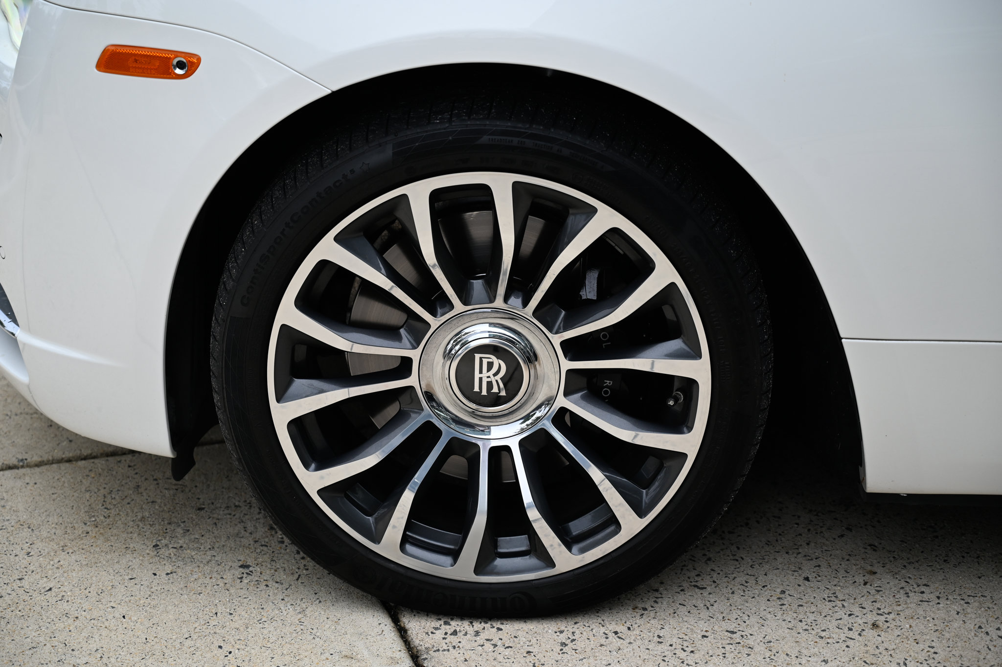 Used 2018 Rolls-Royce Dawn RWD image 9