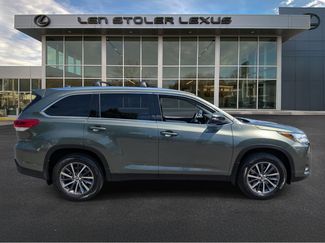 Used 2019 Toyota Highlander XLE AWD/4WD video 2