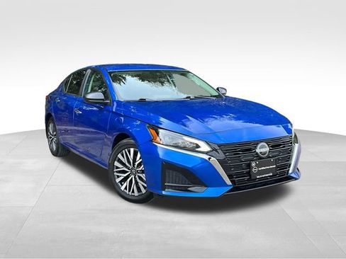 Certified 2025 Nissan Altima 2.5 SV image 1