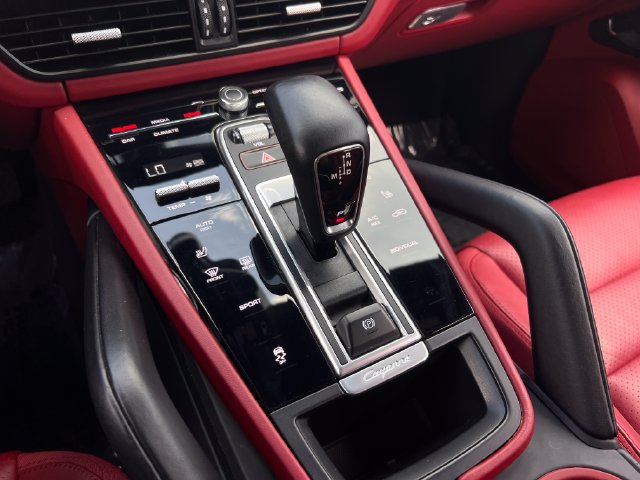 Used 2022 Porsche Cayenne AWD/4WD image 27