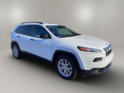 Used 2017 Jeep Cherokee Sport FWD image 5