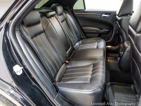 Used 2014 Chrysler 300 S image 29